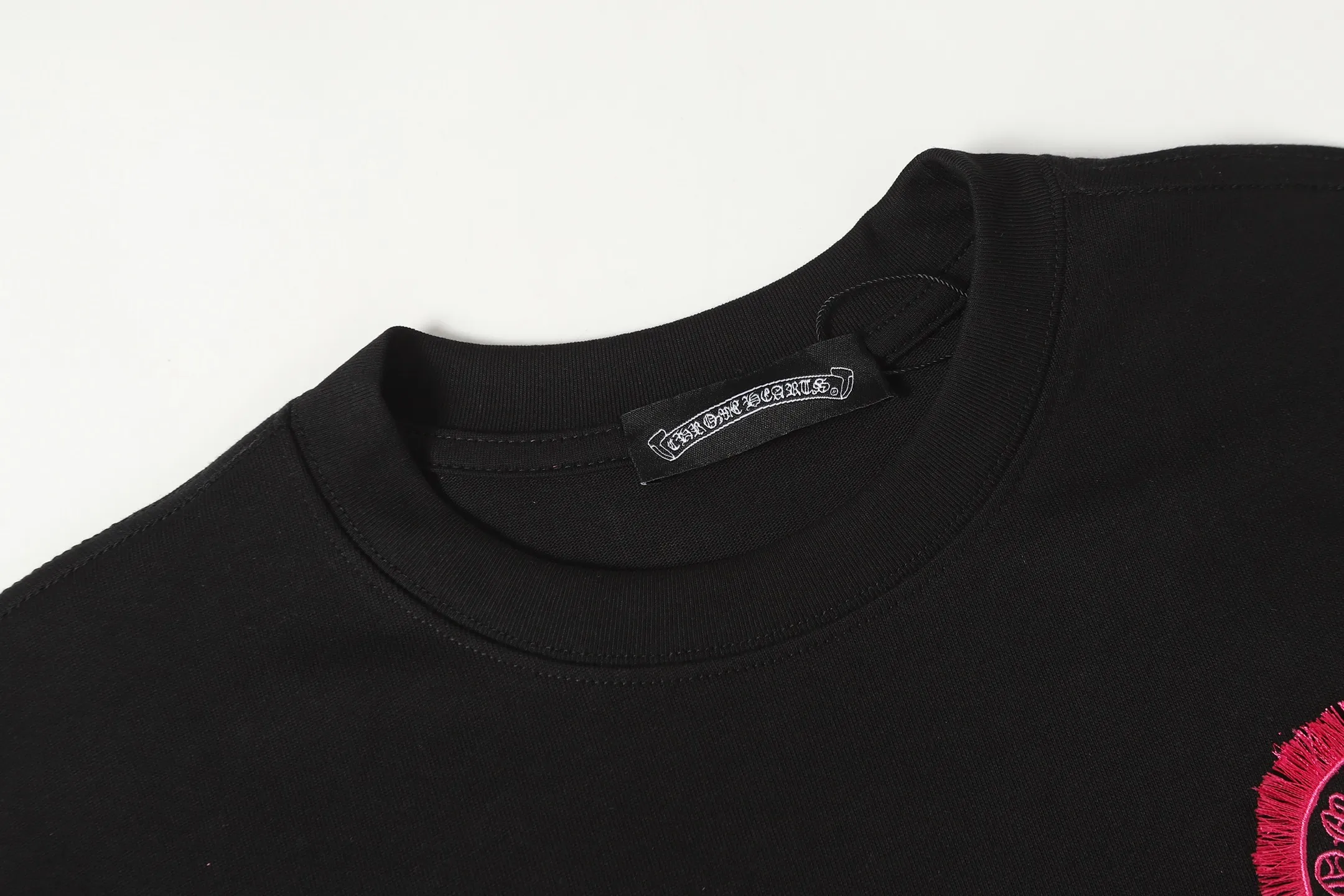 P160 💰 Actual pictures [High-end quality] Code: 8913# Color: Black White Size: S to XXL 2026ss Internet celebrity cross🔥New Chrome Hearts 320g customized fabric Chrome heart round neck short sleeves Use personalized embroidered tassel technology Loose version for men and women